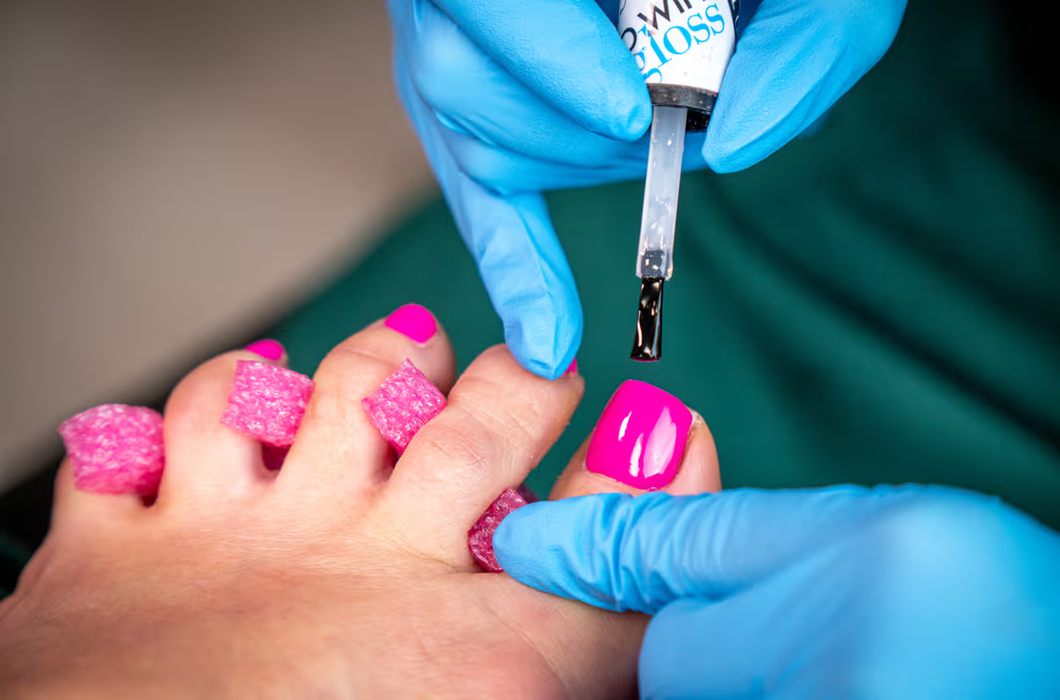 nad__adanie_hybrydy_na_paznokcie_u_sto__p